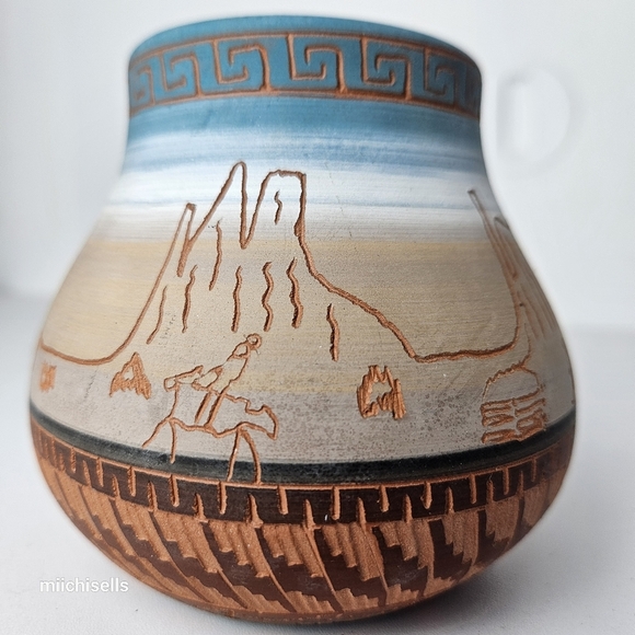 Native American Navajo Vase Handmade - Picture 3 of 9